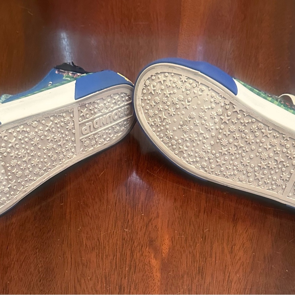 Kids Size 1 Blue and Black Athletic Shoes with Streamlined Design - Picture 5 of 5